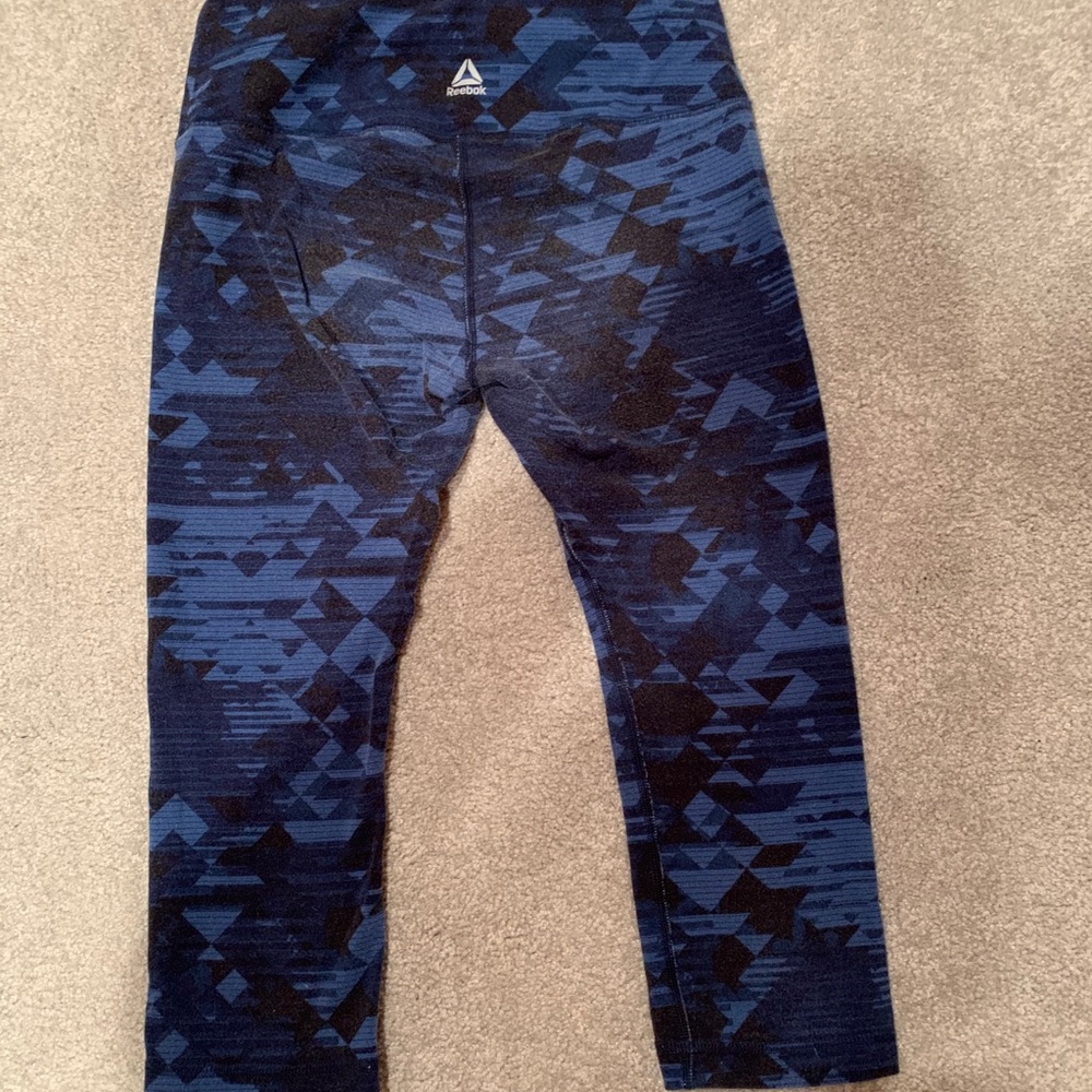 Reebok Women Capris - Picture 3 of 4